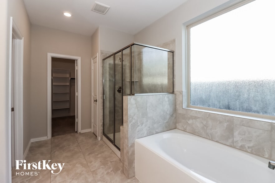 Building Photo - 6406 Wolf Run Dr