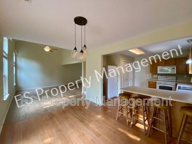 Building Photo - 7310 Parklake Pl