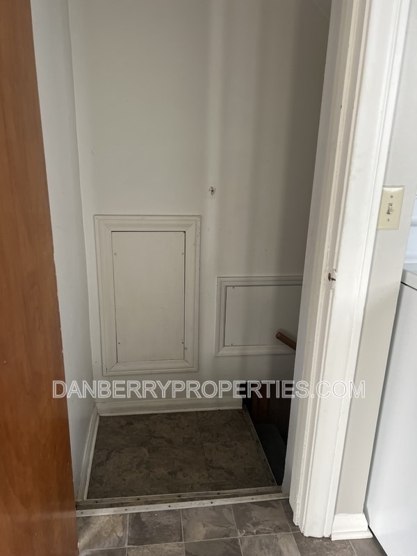 Building Photo - 4621 S Detroit Ave