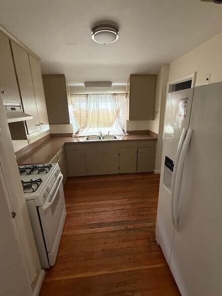 Building Photo - 19701 Tracey St