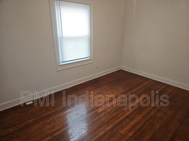 Building Photo - 1305 36th St