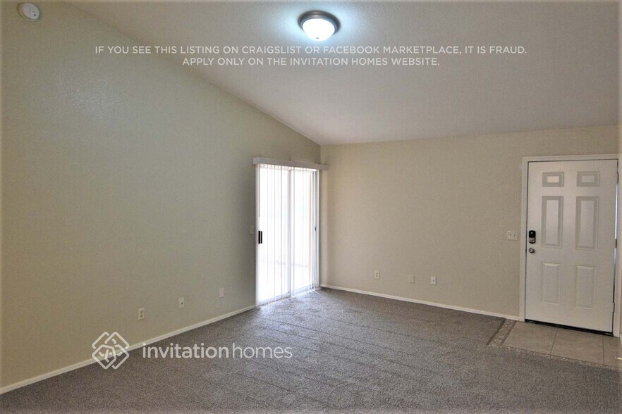 Building Photo - 7934 W Laurel Ln