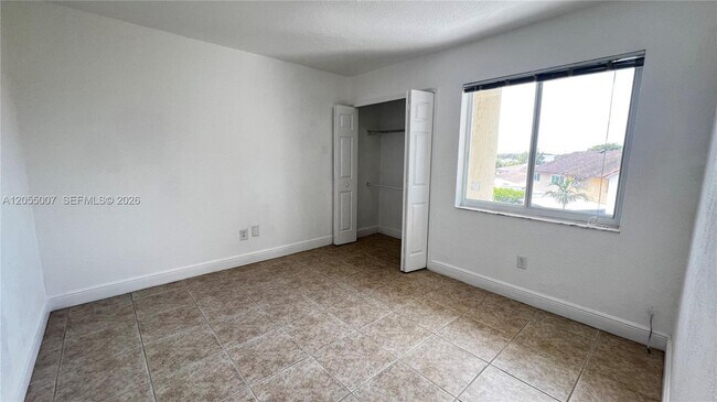 Building Photo - 984 W 40th St