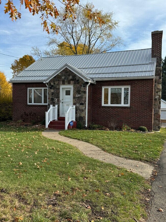 Building Photo - 3921 W Ridge