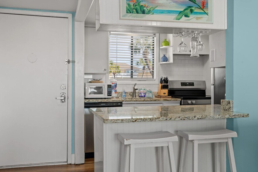 Building Photo - 775 Gulf Shore Dr