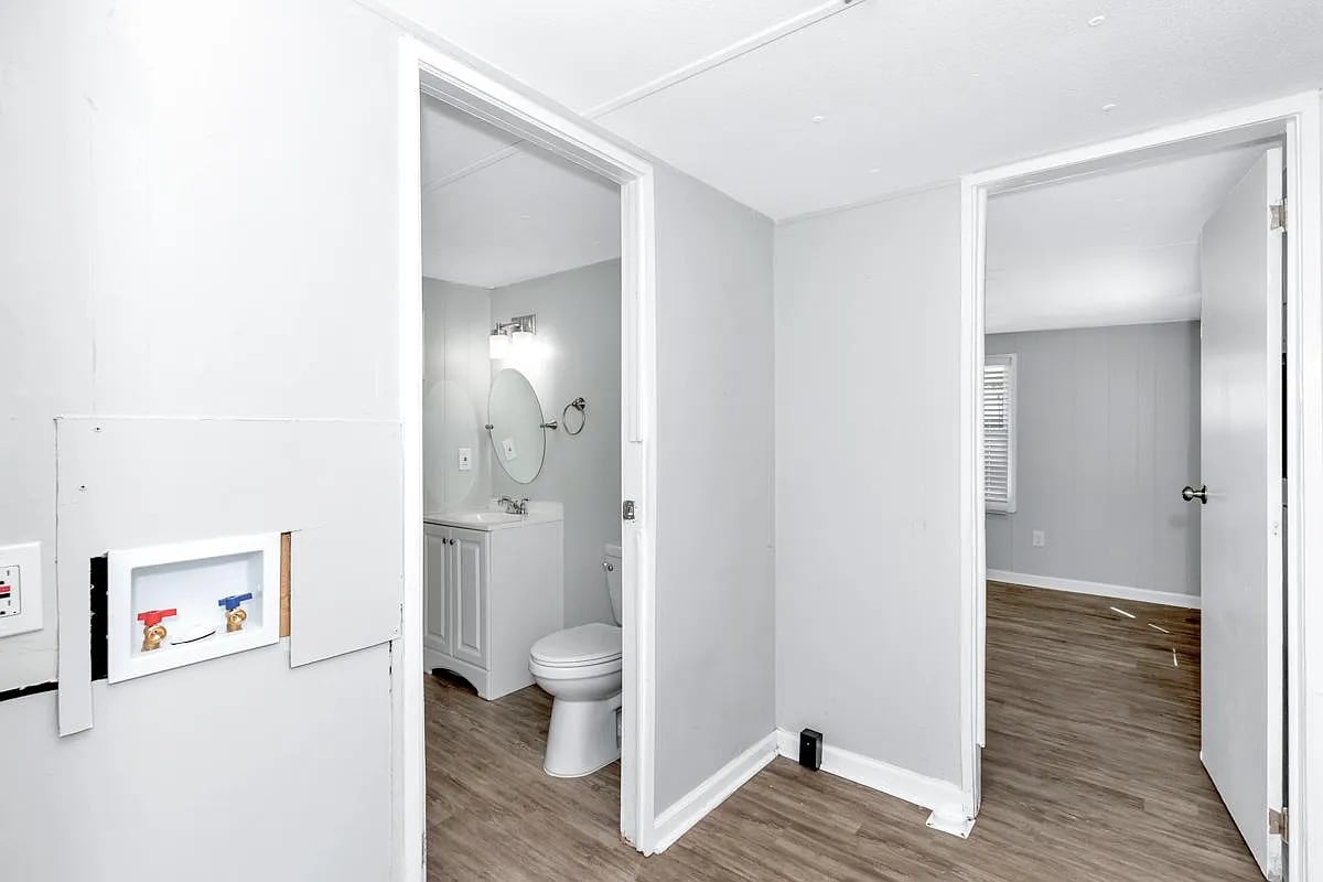 Building Photo - 415 W Limestone Rd