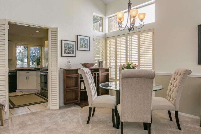 Building Photo - 6809 Medinah Ln NE