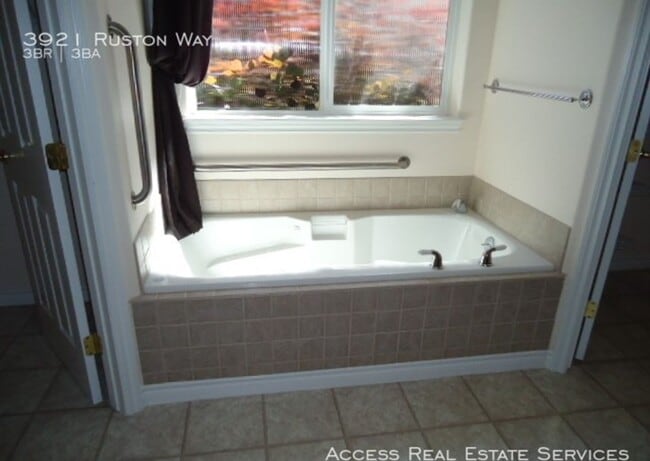 Building Photo - 3921 Ruston Way