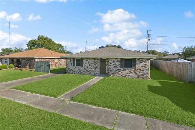 Building Photo - 2108 River Queen Dr