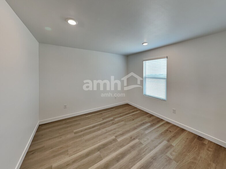 Building Photo - 6477 E Paseo Baranda