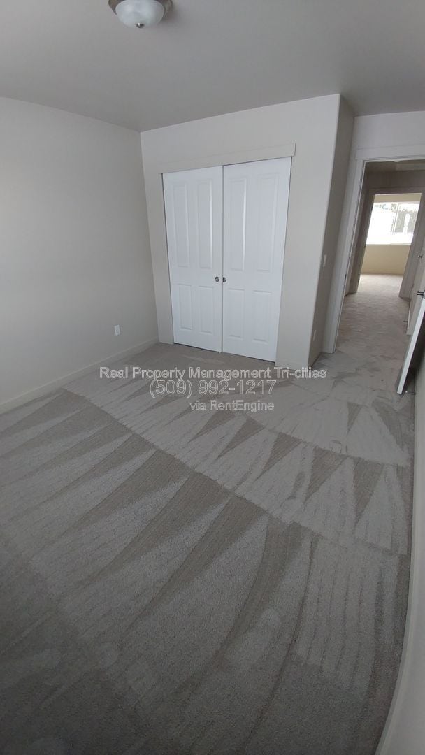 Building Photo - 5748 W Albany Pl