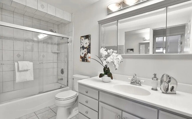 Building Photo - This stunning condo in Santa Clara offers ...