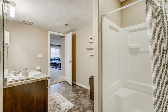 Building Photo - Welcome to this move in ready home off of ...