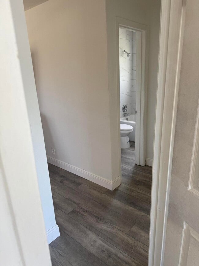 Building Photo - 1564 W 28th St