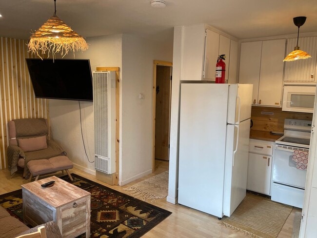 Building Photo - Nice condo near Heavenly available now!