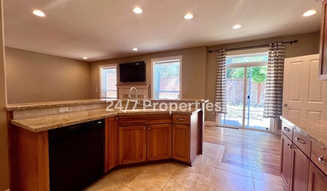 Building Photo - Large 4BD I 2.5BA Home - West Linn!