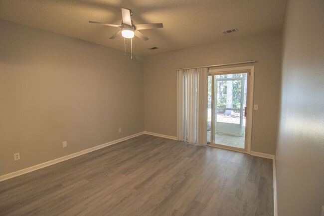 Building Photo - Henderson Townhomes