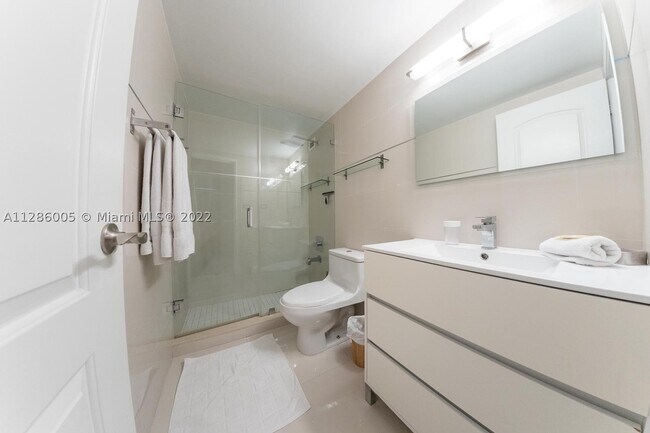 Building Photo - 5601 Collins Ave