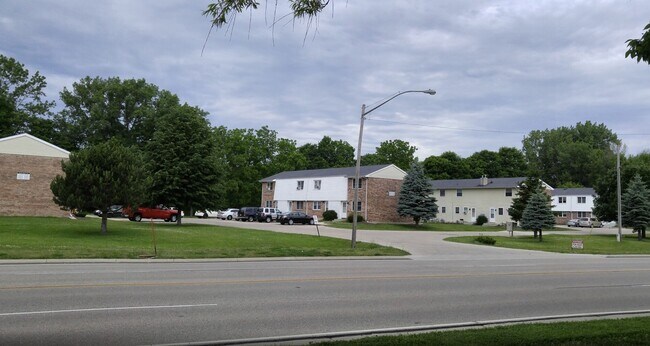 Building Photo - Lakeview Townhomes