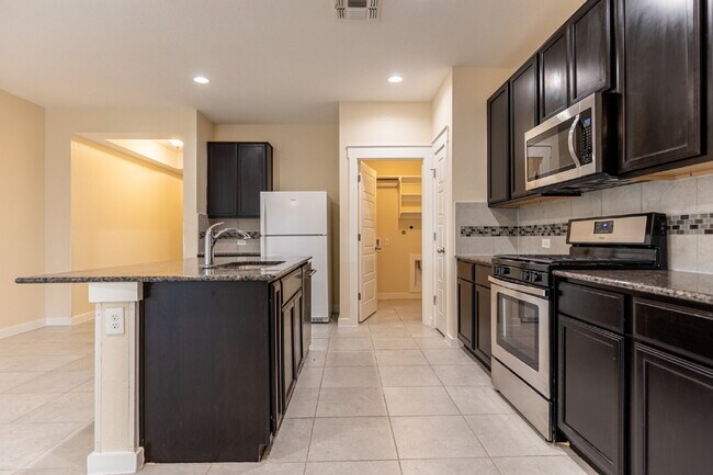 Building Photo - 142 Destiny Dr