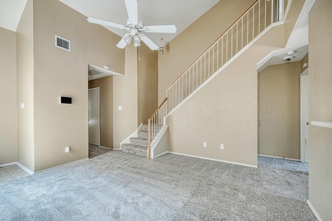 Building Photo - Beautiful 3/2.5/2 two story with two livin...