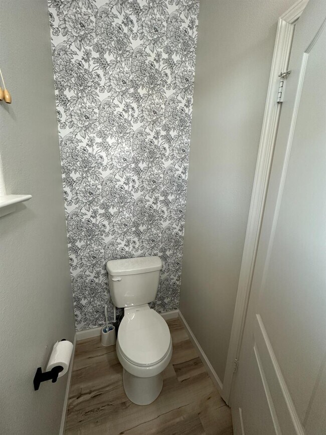 Building Photo - 721 W Fontaine Ln