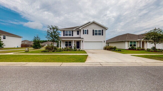 Building Photo - 5 Bedroom / 3 Bathroom Home  in Hammock Bay w/Fenced in Yard