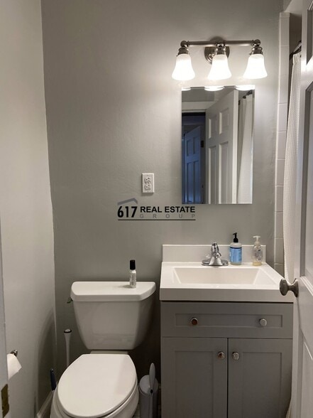 Building Photo - 16 Fuller St