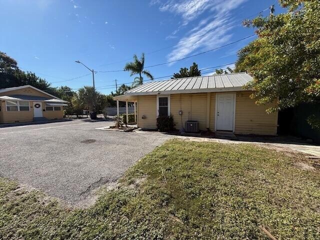 Building Photo - 400 Metcalf Ct