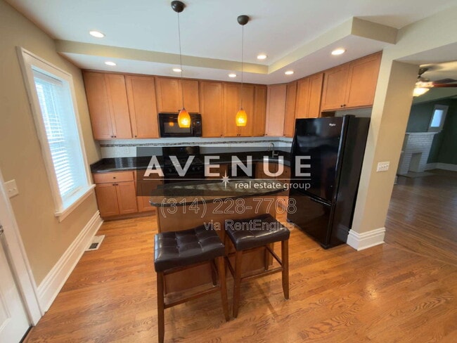 Building Photo - 4938 Walsh St