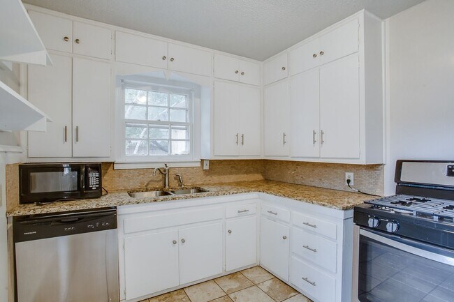 Building Photo - Pre Leasing for fall 2026! 2/1 in Tech Terrace