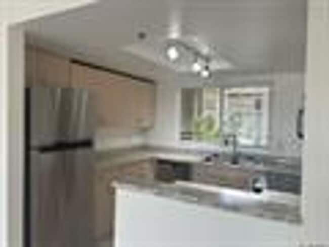 Building Photo - Ground Floor Condo in the heart of Hillcrest