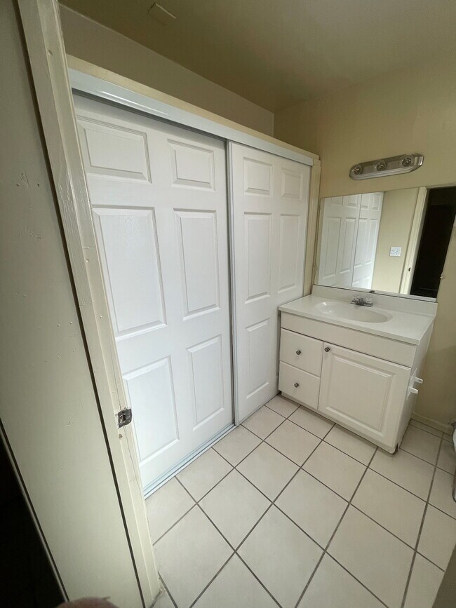 Building Photo - 1212 N Sherry Ave