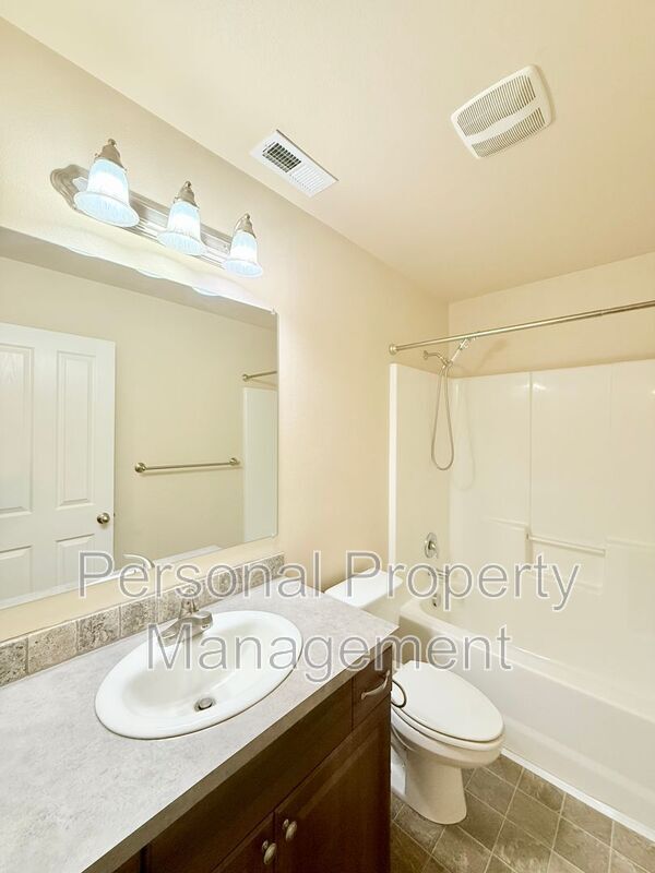 Building Photo - 6108 NE 71st Ave