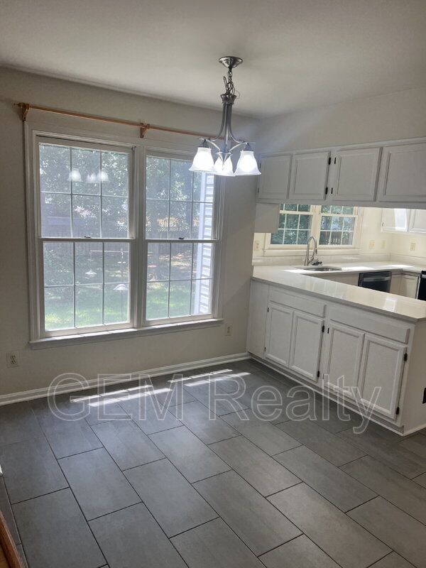 Building Photo - 6510 Marsh Ct