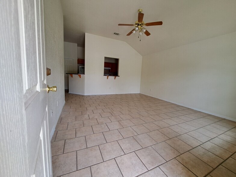 Building Photo - 4100 Cambridge Dr