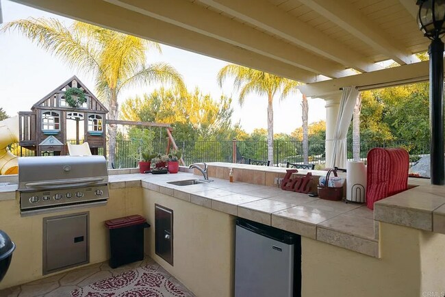 Building Photo - !!! RESORT-STYLE LIVING IN VALLEY VIEW EST...
