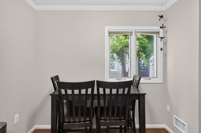 Building Photo - Fully Furnished Executive Townhome | 2 Bedrooms + Dedicated Office | 6-Month Minimum