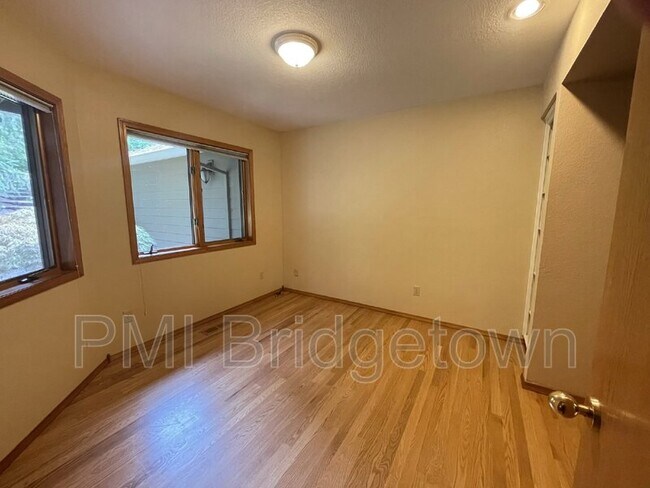 Building Photo - 11011 S Southridge Dr