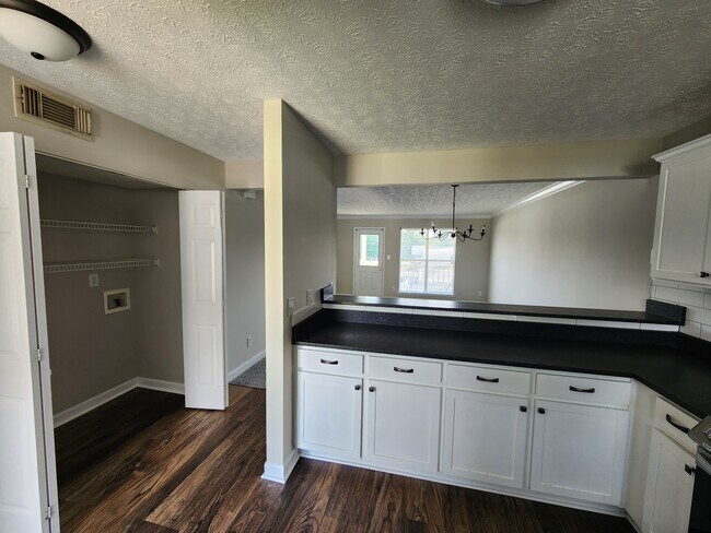 Building Photo - 100 Sheila Blvd