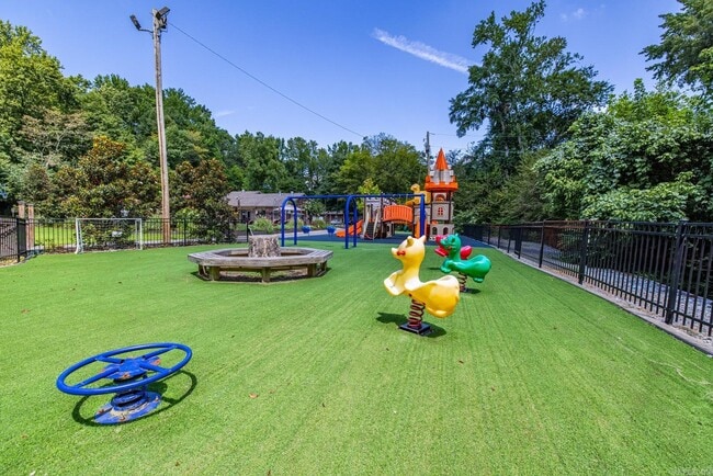 Building Photo - 151 Summerwood Dr