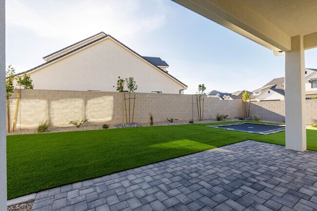 Building Photo - Beautiful 5 bed 4 bath home in Desert Cany...