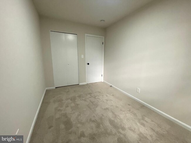 Building Photo - 9 Farrell Ln