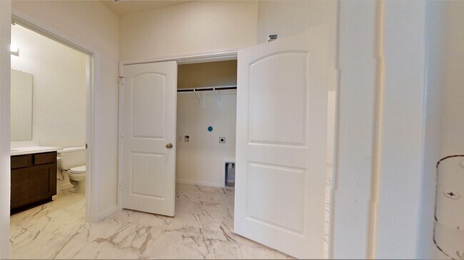 Building Photo - 10434 Astor Pt Trl