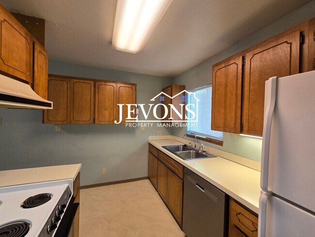 Building Photo - 1212 S 5th Ave