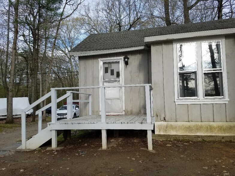 front deck - 18 Jay Rd E