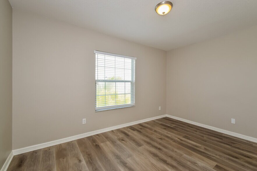 Building Photo - 405 Stone Briar Dr