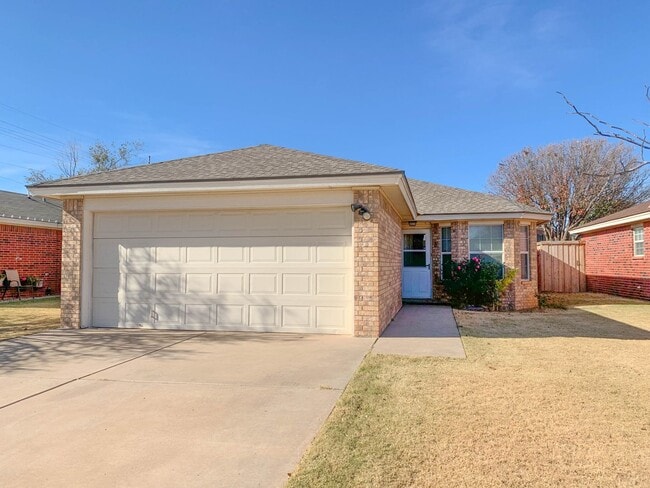 Building Photo - Beautiful Home Available 08/10!