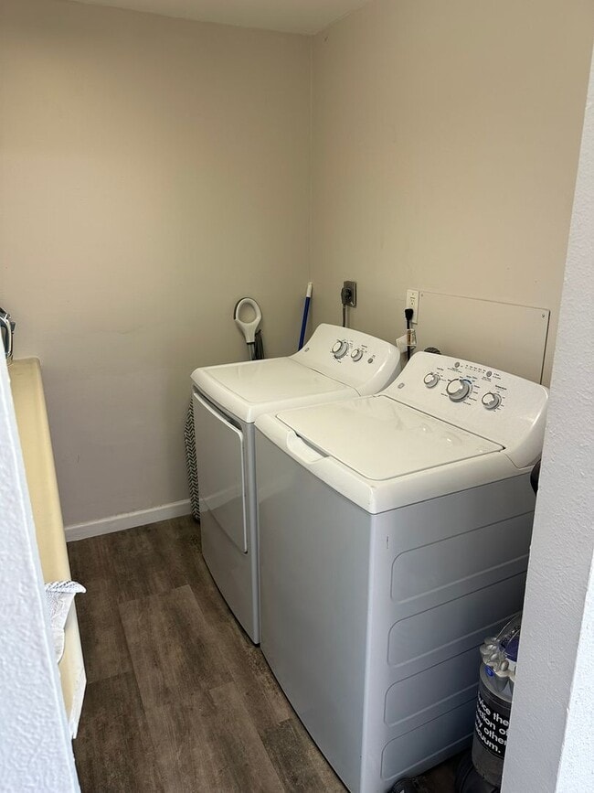 Building Photo - Newly Updated 4-Bedroom House just East of...