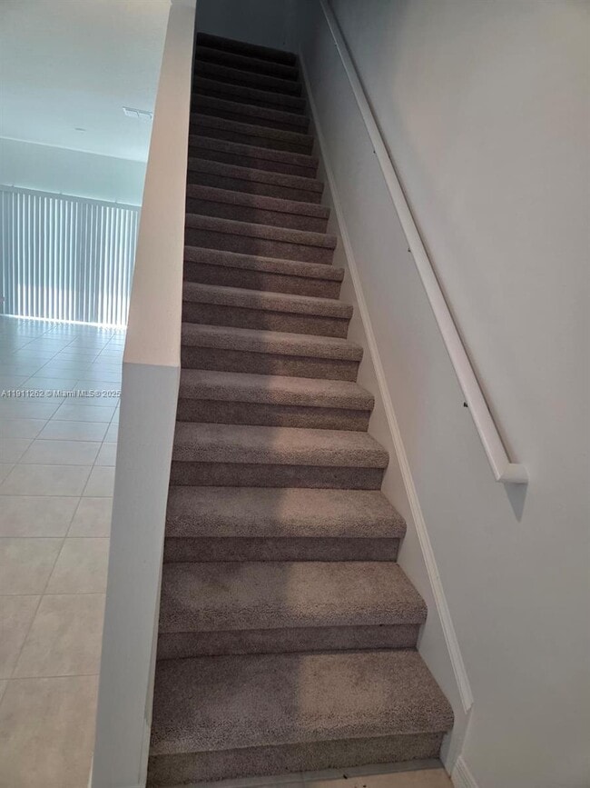 Building Photo - 3013 Skyline Lp